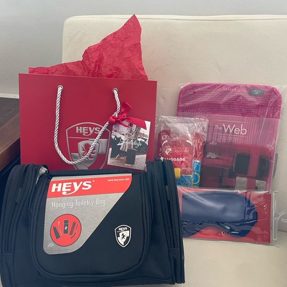 BNIB Heys travel accessories. Over $150 in value! - Picture 7 of 15